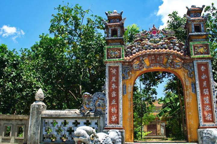 Tour Du Lịch Huế Nửa Ngày: Khám Phá Thủy Biều