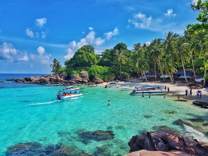 2 island by boat Finger Nail Island Or Gam Ghi Island & May Rut Island 22