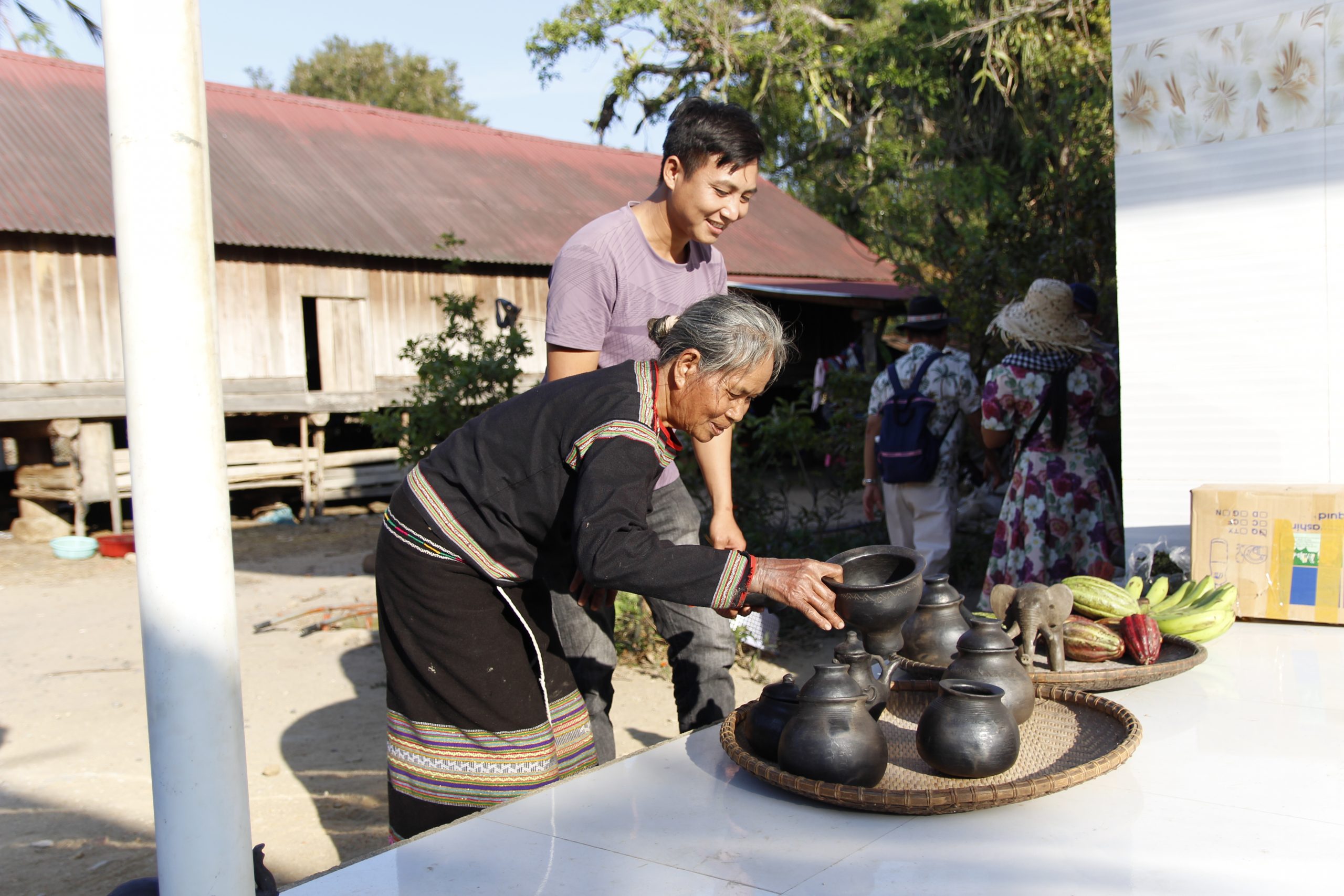 Living the Culture of the Central Highlands 1 Traditional pottery in the Central Highlands
